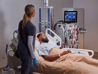 Nurse delivering multi-organ support at patient's bedside